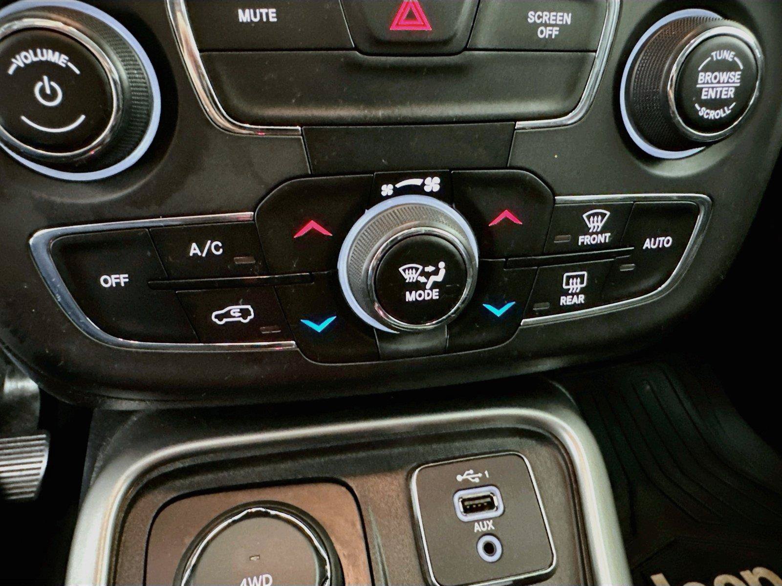 Used 2020 Jeep Compass Latitude w/ Cold Weather Group AWD/4WD image 30
