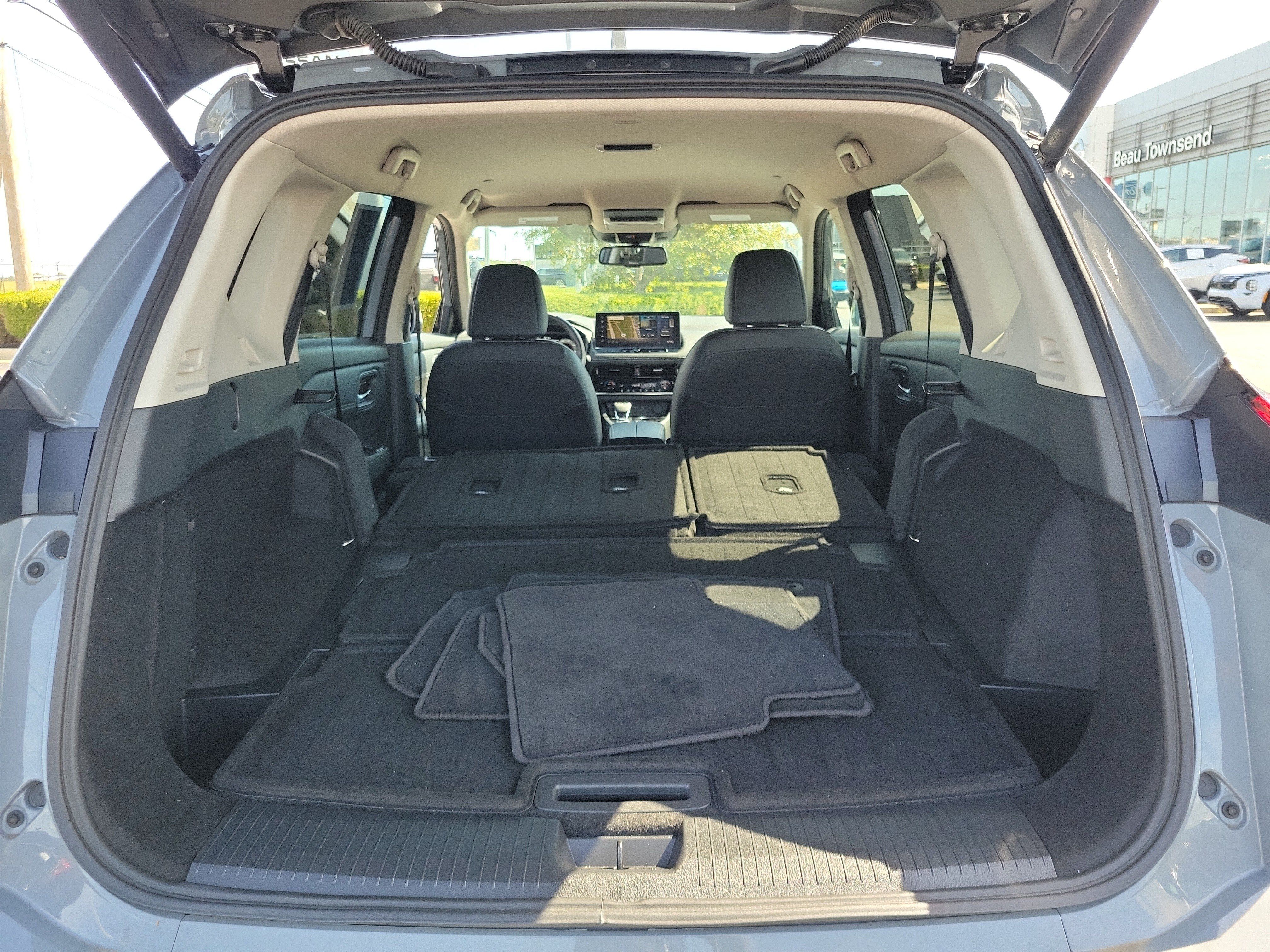 Certified 2025 Nissan Rogue SL FWD image 8