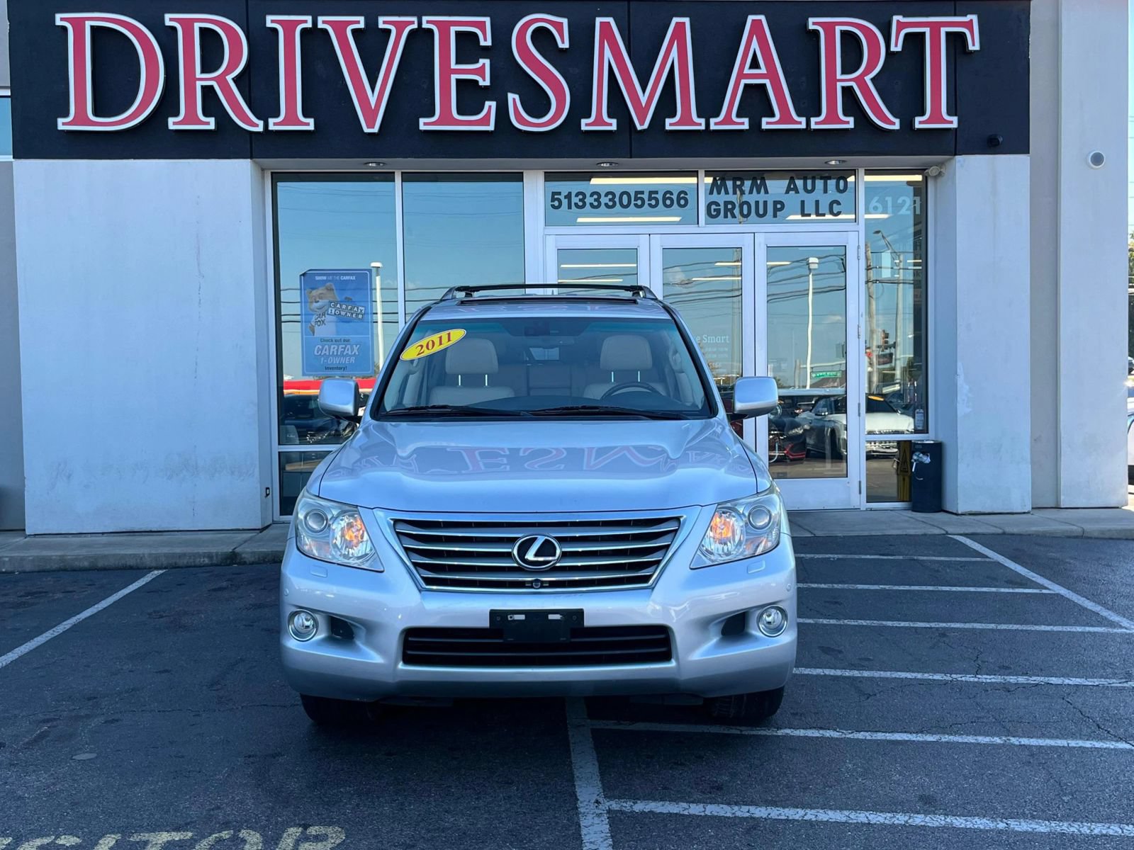 Used 2011 Lexus LX 570 4WD w/ Luxury Pkg image 4