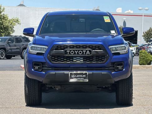 Used 2023 Toyota Tacoma TRD Off-Road w/ Black Out Package (TMS) AWD/4WD image 10