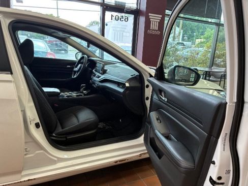 Used 2024 Nissan Altima 2.5 SV FWD image 7