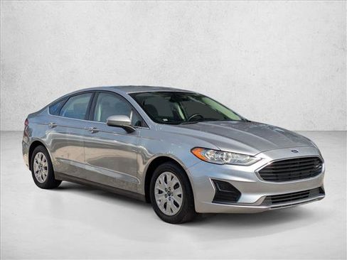 Used 2020 Ford Fusion S image 3