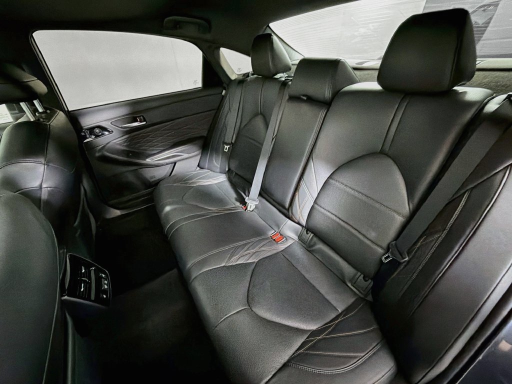 Used 2022 Toyota Avalon Limited w/ Advanced Safety Package FWD image 26