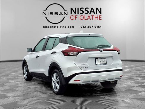 Certified 2025 Nissan Kicks Play S image 3