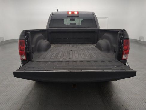 Used 2020 RAM 1500 Classic SLT w/ Luxury Group image 29