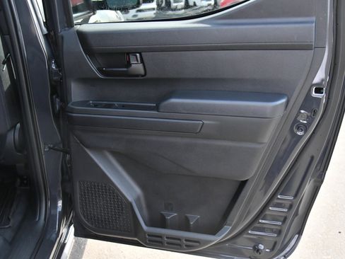 Used 2025 Toyota Tacoma SR5 AWD/4WD image 42
