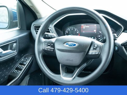 Used 2020 Ford Escape SE image 30