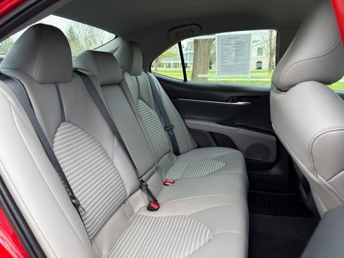 Used 2021 Toyota Camry SE image 27