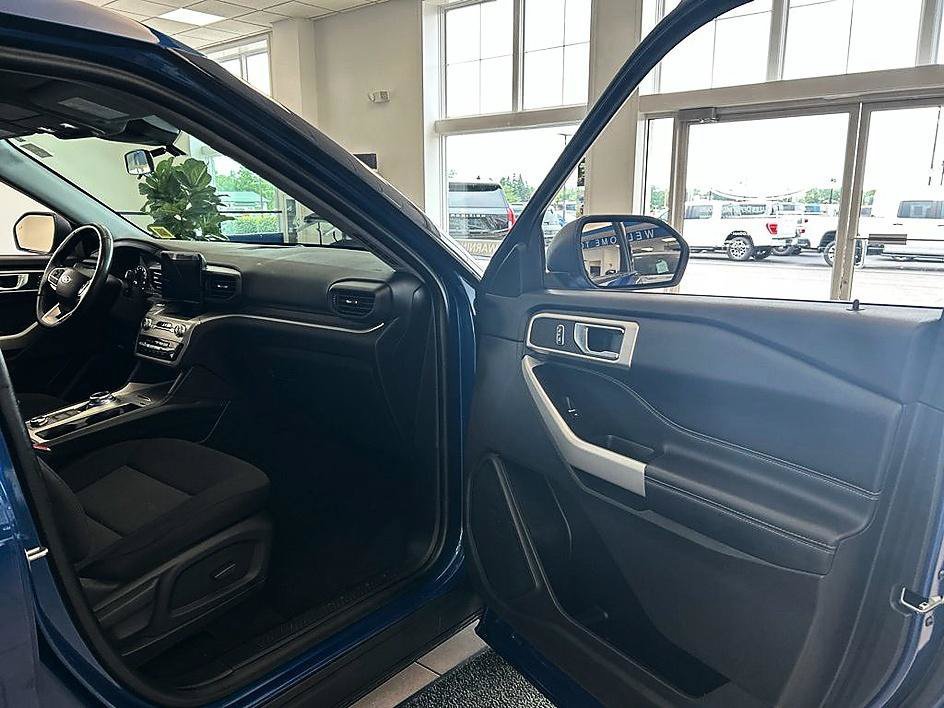 Used 2022 Ford Explorer XLT AWD/4WD image 30