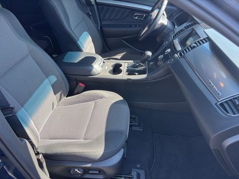 Used 2018 Ford Taurus SEL w/ Equipment Group 201A FWD image 18