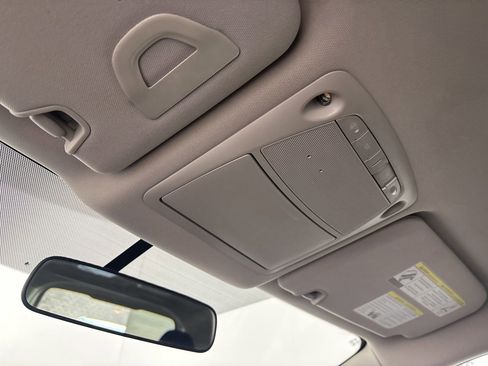 Used 2018 Nissan Rogue SV w/ Premium Package image 20