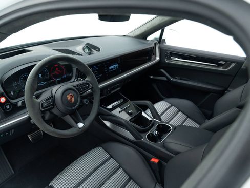 New 2026 Porsche Cayenne S image 4
