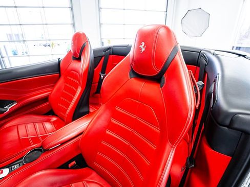 Used 2017 Ferrari California T image 43