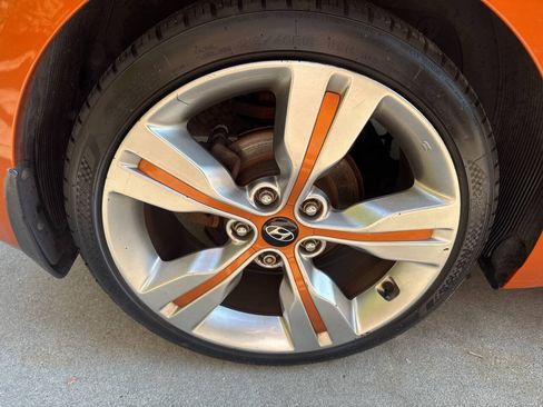 Used 2012 Hyundai Veloster w/ Style Pkg FWD image 28