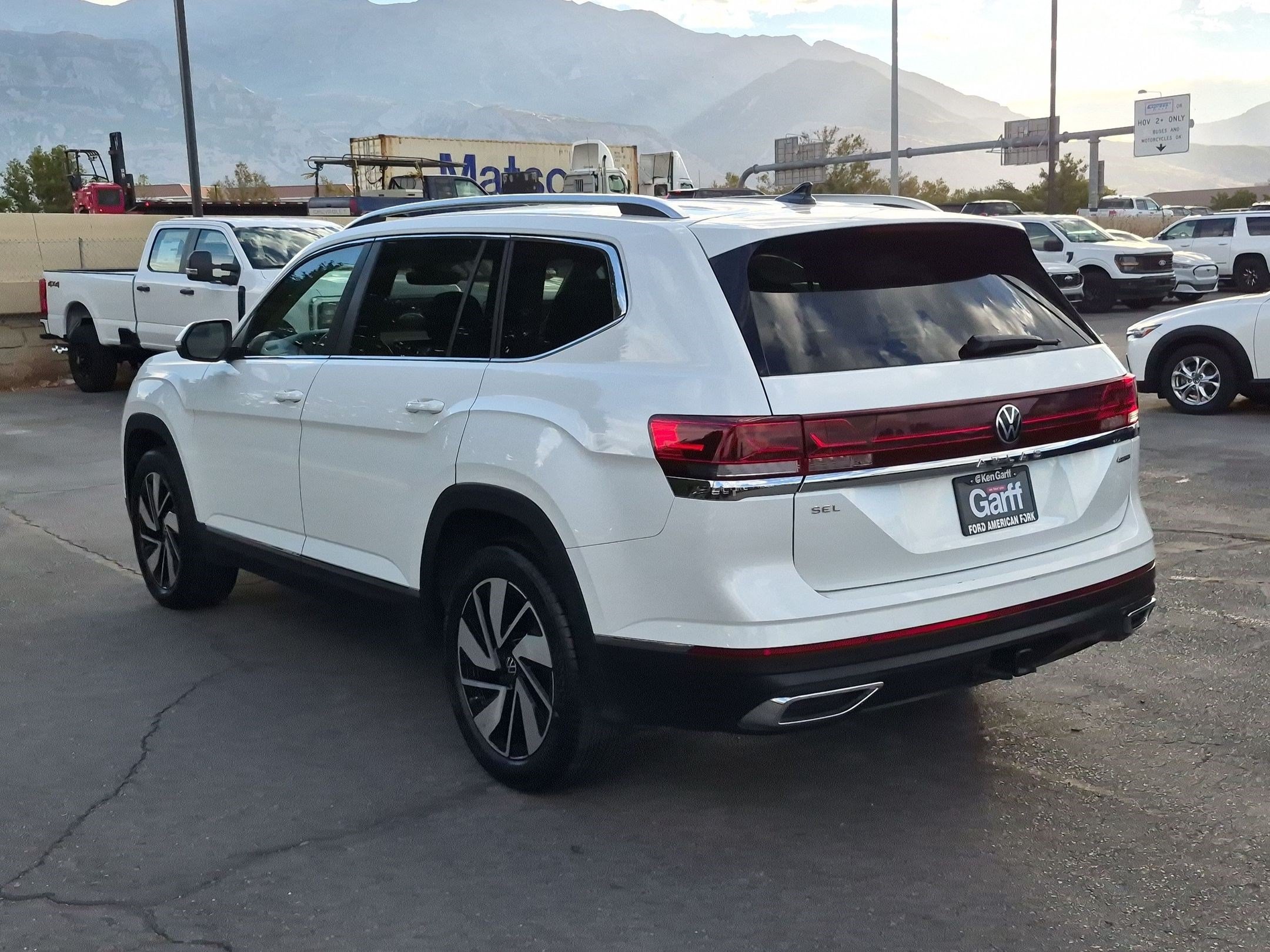 Used 2025 Volkswagen Atlas SEL AWD/4WD image 9