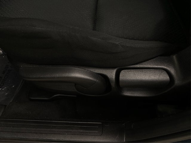 Used 2010 MAZDA MAZDA3 i Touring FWD image 23