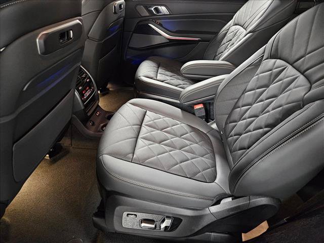 Used 2027 BMW X7 xDrive40i w/ M Sport Package AWD/4WD image 14