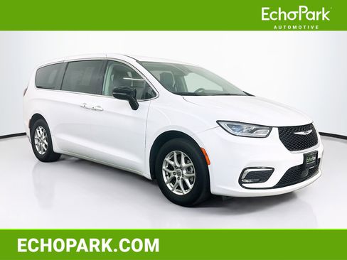 Used 2024 Chrysler Pacifica Touring-L image 1