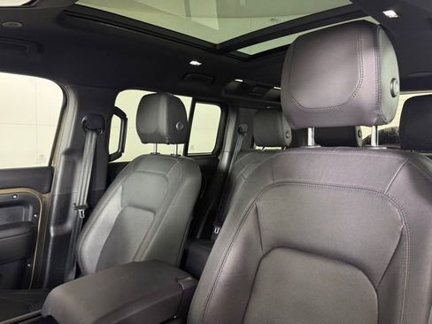 Certified 2024 Land Rover Defender 110 SE image 33