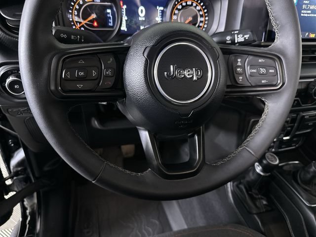 Used 2025 Jeep Wrangler Unlimited Rubicon w/ Convenience Group AWD/4WD image 11