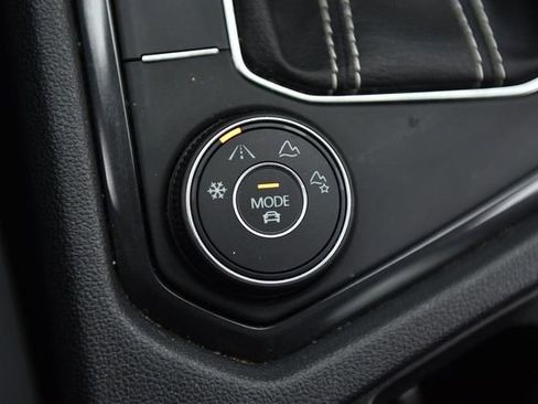 Certified 2024 Volkswagen Tiguan SE AWD/4WD image 18