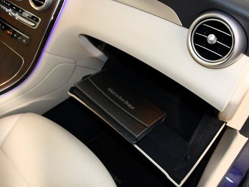 Used 2021 Mercedes-Benz GLC 300 4MATIC image 31