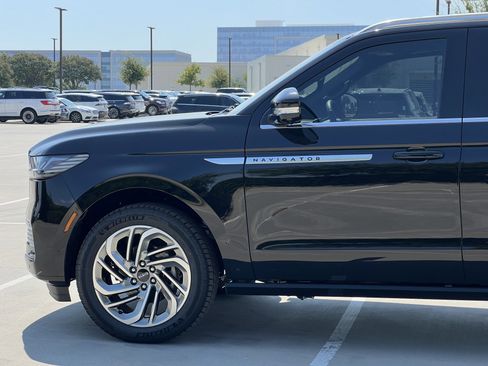 New 2025 Lincoln Navigator L Reserve image 5