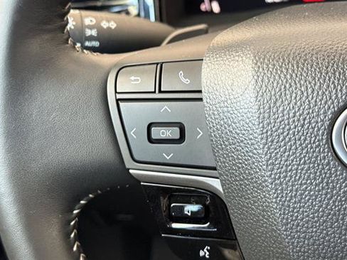 Used 2025 Toyota Camry SE w/ Convenience Package FWD image 25