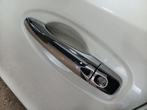 Used 2018 Nissan Rogue SL image 9