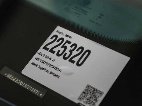 Used 2025 BMW iX xDrive50 w/ Premium Package image 27