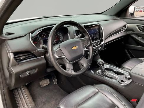 Used 2023 Chevrolet Traverse LT image 12