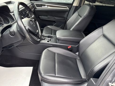 Used 2019 Volkswagen Atlas SE w/ Towing Package image 9