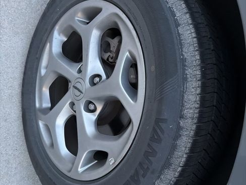 Used 2023 Chrysler Pacifica Limited FWD image 17