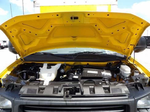 Used 2017 GMC Savana 3500 Extended RWD image 29