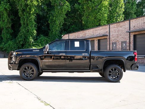 Used 2022 Chevrolet Silverado 2500 High Country w/ Technology Package AWD/4WD image 4