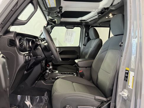 Used 2022 Jeep Wrangler Unlimited Sport AWD/4WD image 9