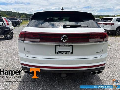 Used 2024 Volkswagen Atlas Cross Sport SEL R-Line AWD/4WD image 4