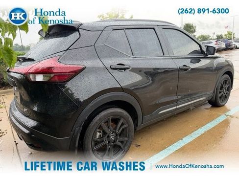 Used 2024 Nissan Kicks SR w/ SR Premium Package FWD image 2