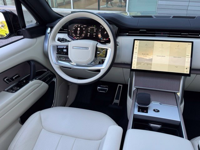 Used 2025 Land Rover Range Rover SE AWD/4WD image 11