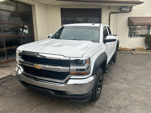 Used 2018 Chevrolet Silverado 1500 LT image 3