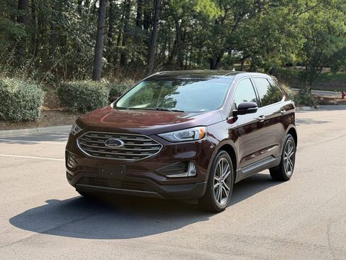 Used 2019 Ford Edge Titanium w/ Cold Weather Package FWD image 3