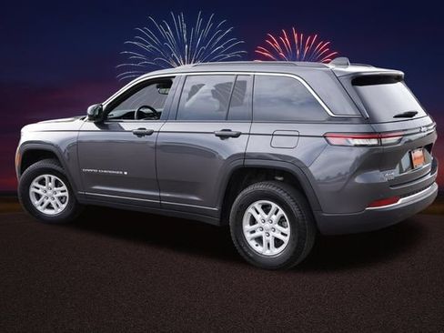 Certified 2024 Jeep Grand Cherokee Laredo w/ Luxury Tech Group I AWD/4WD image 8