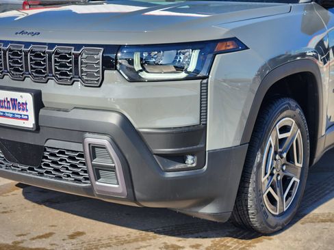 New 2026 Jeep Cherokee Laredo image 10