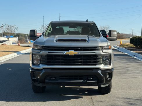 Used 2024 Chevrolet Silverado 2500 Custom w/ Custom Value Package image 8