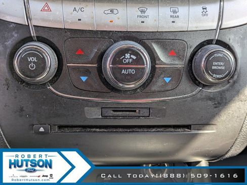 Used 2019 Dodge Journey SE w/ Premium Group image 23