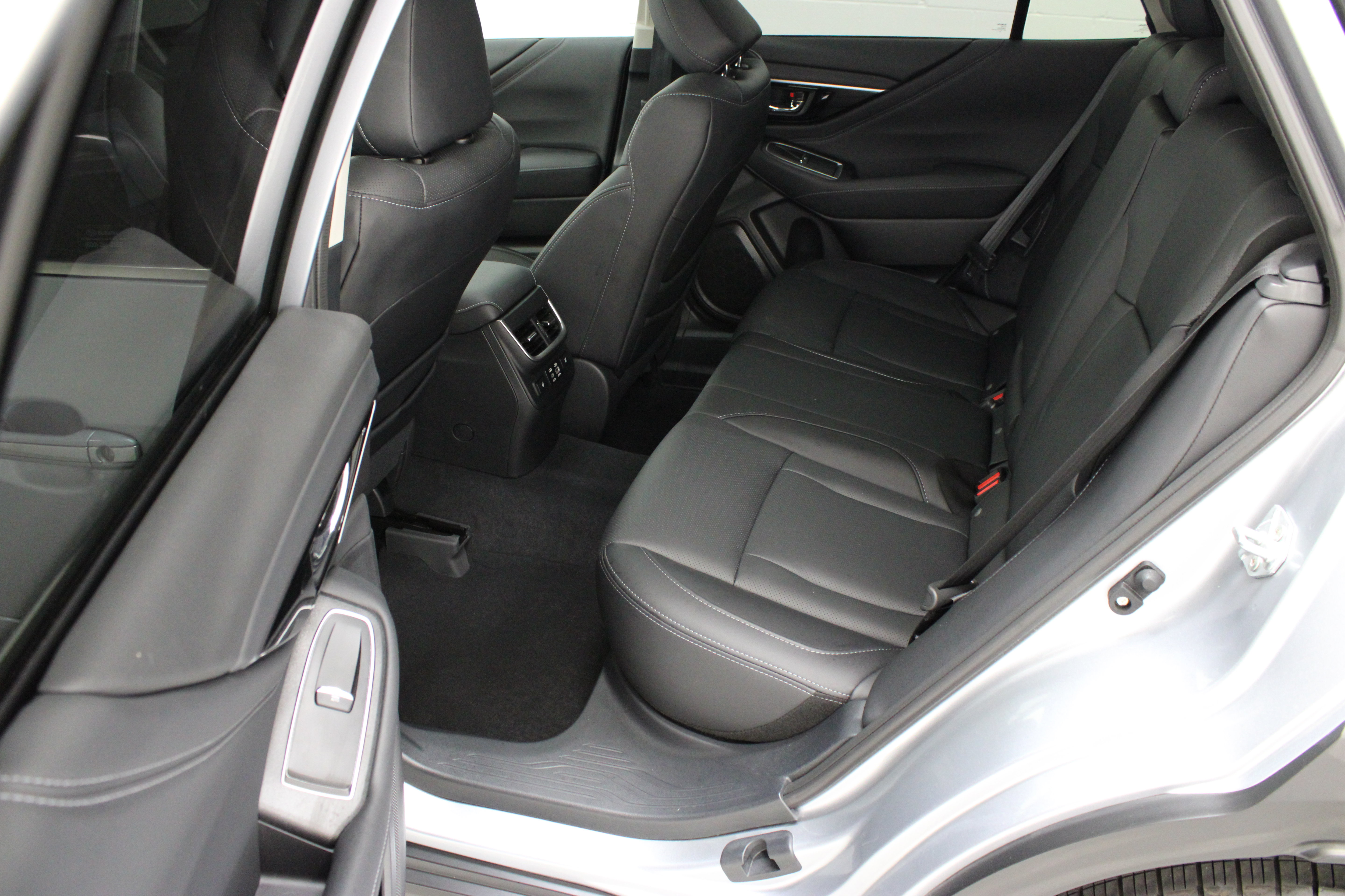 Used 2025 Subaru Outback Touring XT AWD/4WD image 31