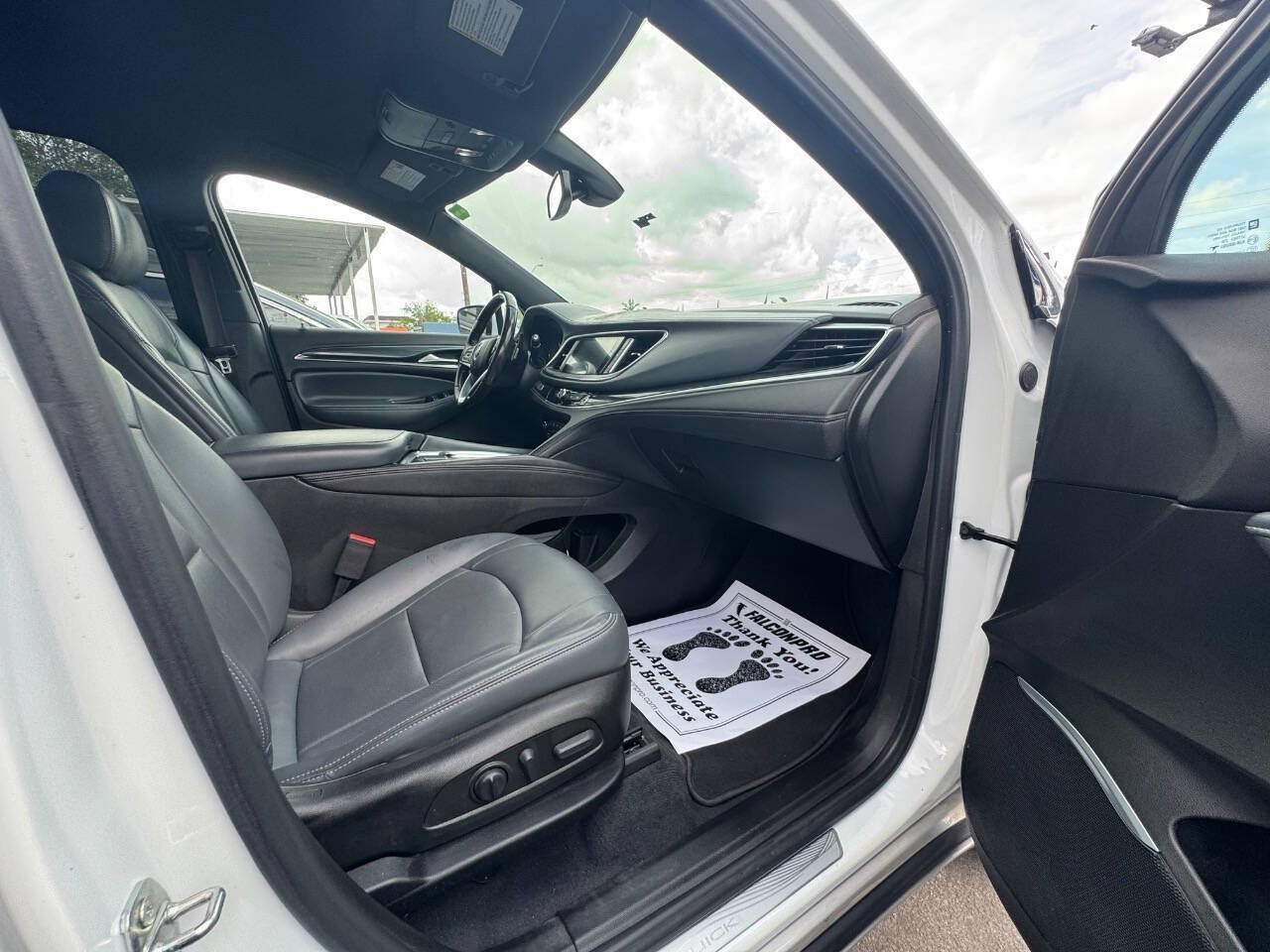 Used 2022 Buick Enclave Essence FWD image 23