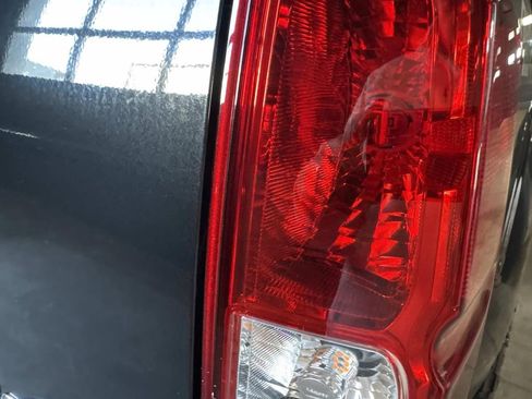 Used 2019 Nissan Frontier PRO-4X image 26