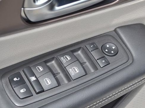 Used 2023 Chrysler Voyager LX FWD image 16