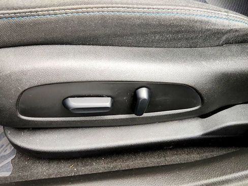 Used 2018 Chevrolet Cruze LT w/ Convenience Package image 24